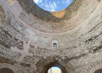 Dioklecijanova palača: Srce Splita staro 1700 godina noću poprimlja nove oblike