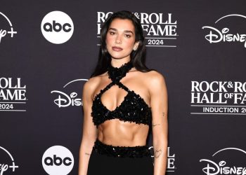 Dua Lipa svakodnevno koristi ove vježbe za jake trbušnjake – isprobajte njezinu 20-minutnu rutinu.