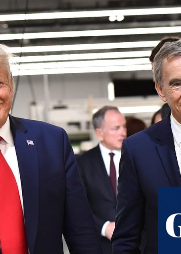 Modni tajkun Bernard Arnault suočen s optužbama za davljenje francuskog poslovnog tiska