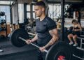 Brzi 1×4 trening za leđa i bicepse pomaže zaposlenim očevima da izgrade mišiće uz samo 4 radne serije