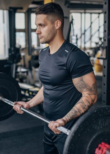 Brzi 1×4 trening za leđa i bicepse pomaže zaposlenim očevima da izgrade mišiće uz samo 4 radne serije
