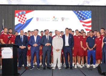 VIDEO: John Malkovich posjetio hrvatski kamp Svjetskog kupa u SAD-u uz premijeru svog novog hrvatskog turističkog videa