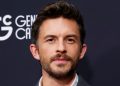 Jonathan Bailey otvara se o Biti siguran u Coming Out i njegovom utjecaju na karijeru