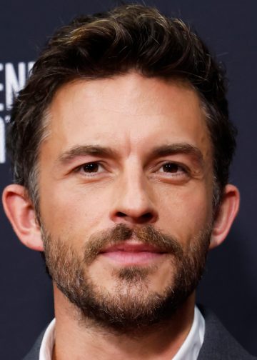 Jonathan Bailey otvara se o Biti siguran u Coming Out i njegovom utjecaju na karijeru