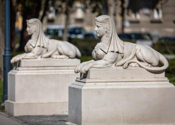 Osječki park sfingi i indijskoj mitologiji