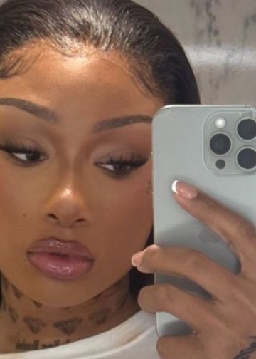Megan Thee Stallion duboka majica za vježbanje postaje sve riskantnija s svakim centimetrom
