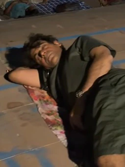 Dok većina slavnih odabire luksuz, Sunil Grover odabrao je nešto sasvim drugačije…