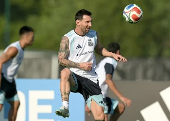 Lionel Messi započinje finale argentinske skupine na klupi