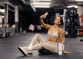 5 svakodnevnih outfita koji lako prelaze iz teretane u grad