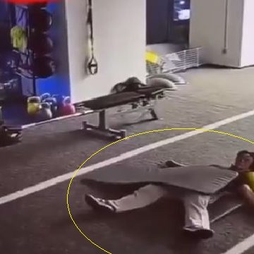 Čovjek zaspi 7 sati u teretani tijekom zagrijavanja, pogledajte