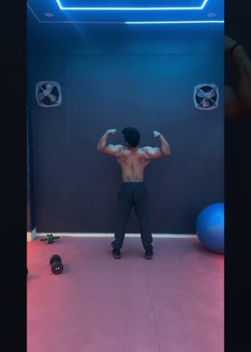 Vježbajte pozu duplog bicepsa u leđima🔥💯 #backpose #backworkout #fitness #shortvideo #shortsfeed #youtube