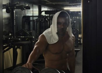 Salman Khan izjavljuje “Joe darr gaya vo mar gaya” dok dijeli ponoćne slike iz teretane