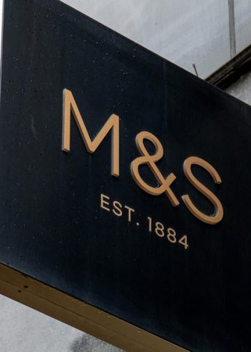Udobne i šik hlače s naborima u struku – nosite M&S model od 30 GBP za putovanja i više