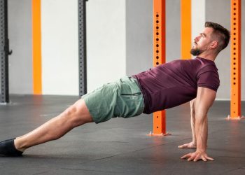 Obrnuti plank jača vašu jezgru, gluteuse i gornji dio leđa – saznajte zašto je učinkovit
