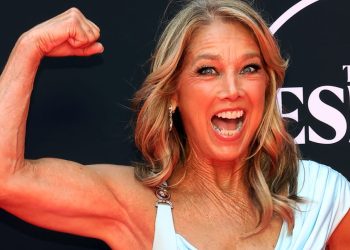 Ikona fitnessa Denise Austin, 69, dijeli svoja 101 vježbu s utezima za izgradnju snage cijelog tijela