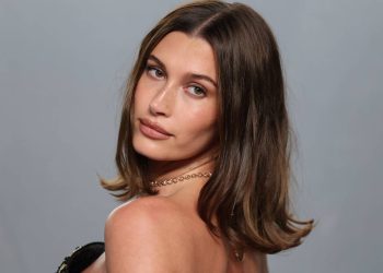 Hailey Bieber otkriva manekenske noge u kratkim hlačicama dok dijeli svoju intenzivnu rutinu vježbanja nakon rođenja Jacka