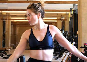 Kako je Michelle Monaghan u 50. godini oblikovala svoje tijelo – njezin pristup vježbanju bez trbušnjaka i zašto je učinkovit