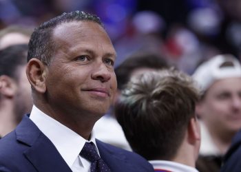 Alex Rodriguez reagira na plesne pokrete Meghan Hayden u dvodijelnom trenirku za teretanu