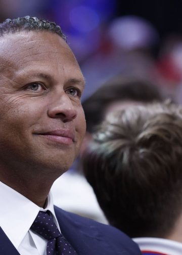 Alex Rodriguez reagira na plesne pokrete Meghan Hayden u dvodijelnom trenirku za teretanu