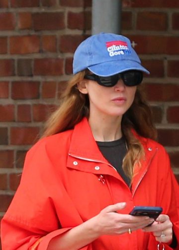 Jennifer Lawrence ide u teretanu u svojim vibrantnim ljetnim bojama