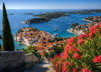 Hrvatska postiže rekordno nisku nezaposlenost u 2026. zahvaljujući turističkom procvatu, zapošljavanju u ugostiteljstvu i rastu maloprodaje koji jačaju tržište rada.