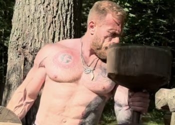 Dennis Wolf dijeli intenzivan trening na otvorenom, otkriva zavidnu tjelesnu građu u 47. godini