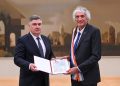 Nobelovac John M. Martinis odlikovan od Milanovića