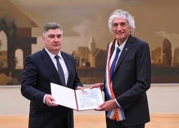 Nobelovac John M. Martinis odlikovan od Milanovića