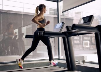 Jednostavan 25-minutni trening hodanja uzbrdo koji nijedan trener ne propušta