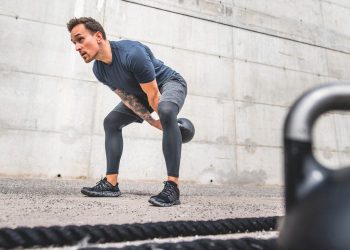 Jedan kettlebell, dva burpeesa: ovaj CrossFit Hero WOD je među najefikasnijim treninzima koje možete raditi.