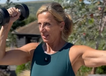 Olimpijska legenda Sally Gunnell otkriva 6 navika za održavanje mišića u 59. godini