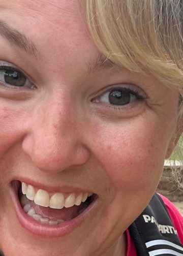 Sara Davies, 42, otkriva jednostavnu rutinu hodanja s utezima koja joj pomaže u izgradnji cjeloživotne snage