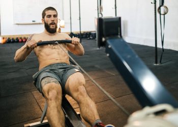 Poboljšajte kardio kondiciju nakon 40. s ovom jednostavnom 20-sekundnom metodom veslanja