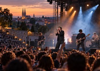 Fontaines D.C. na pozornici tijekom koncerta