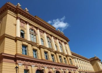 Obnovljena žuta fasada zgrade Muzeja Mimara u Zagrebu